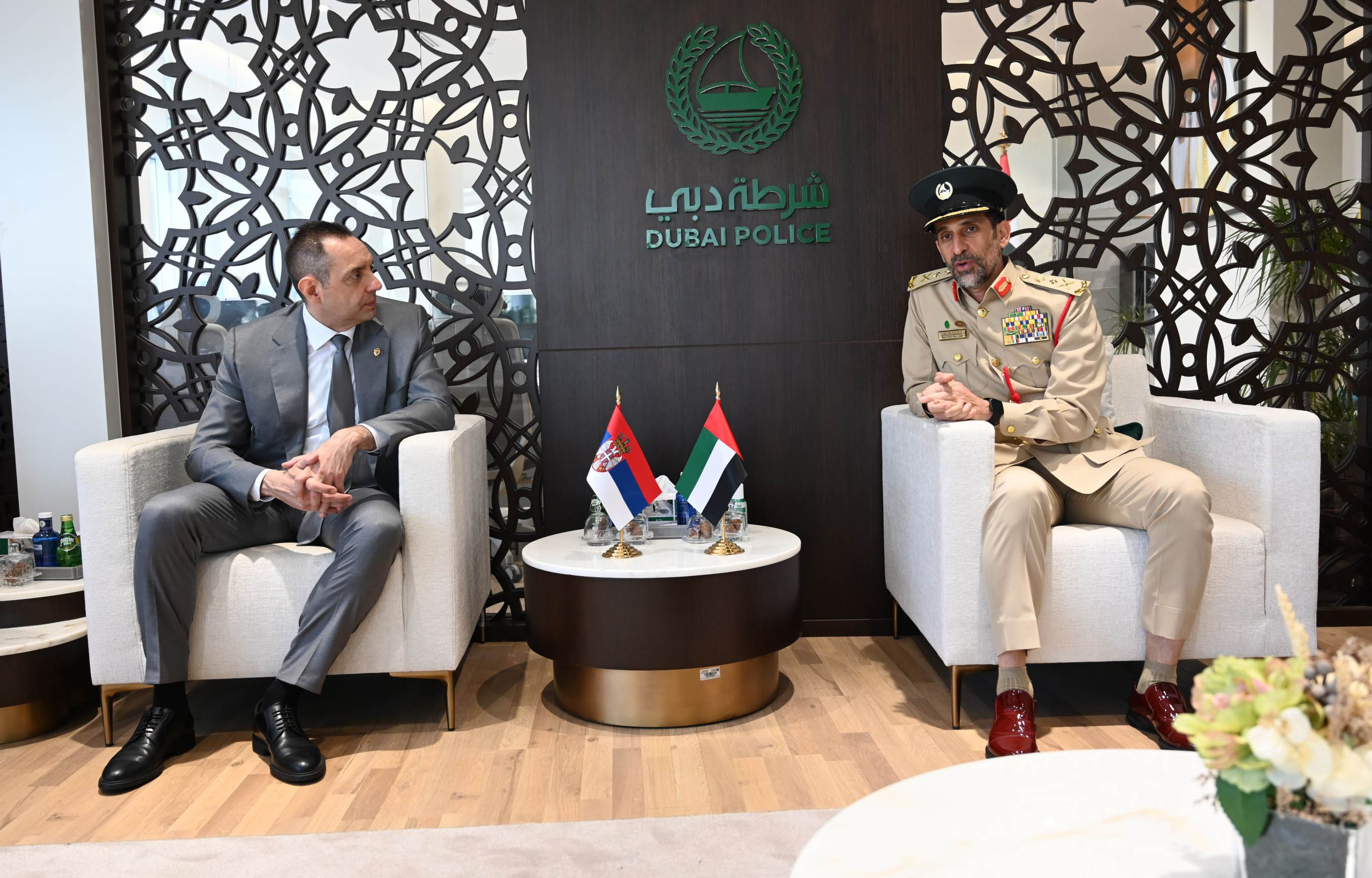 Ministar Vulin u Dubaiju sa direktorom policije Dubaija Abdulahom Kalifom Al Marijem o unapređenju saradnje